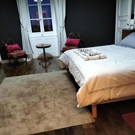 シャントネー Chateau Le Puybelliard Bed & Breakfast エクステリア 写真