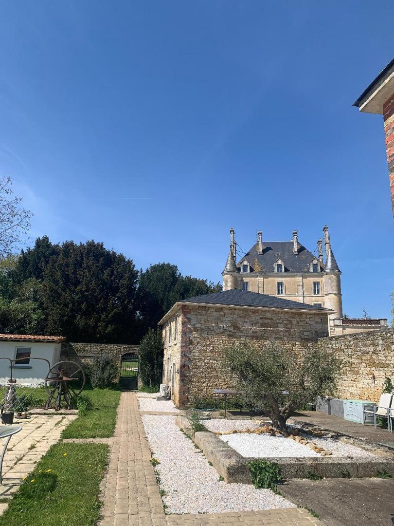 シャントネー Chateau Le Puybelliard Bed & Breakfast エクステリア 写真