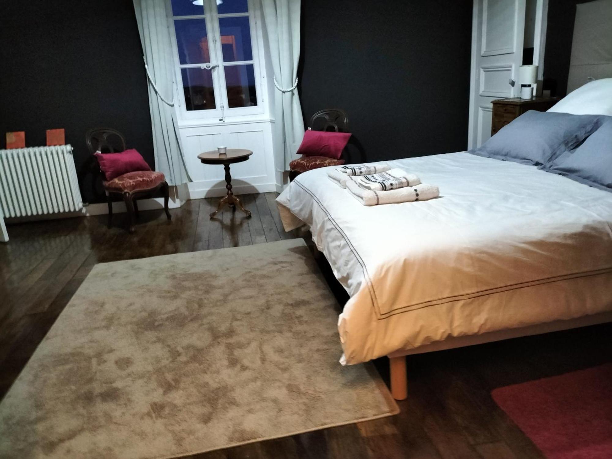 シャントネー Chateau Le Puybelliard Bed & Breakfast エクステリア 写真