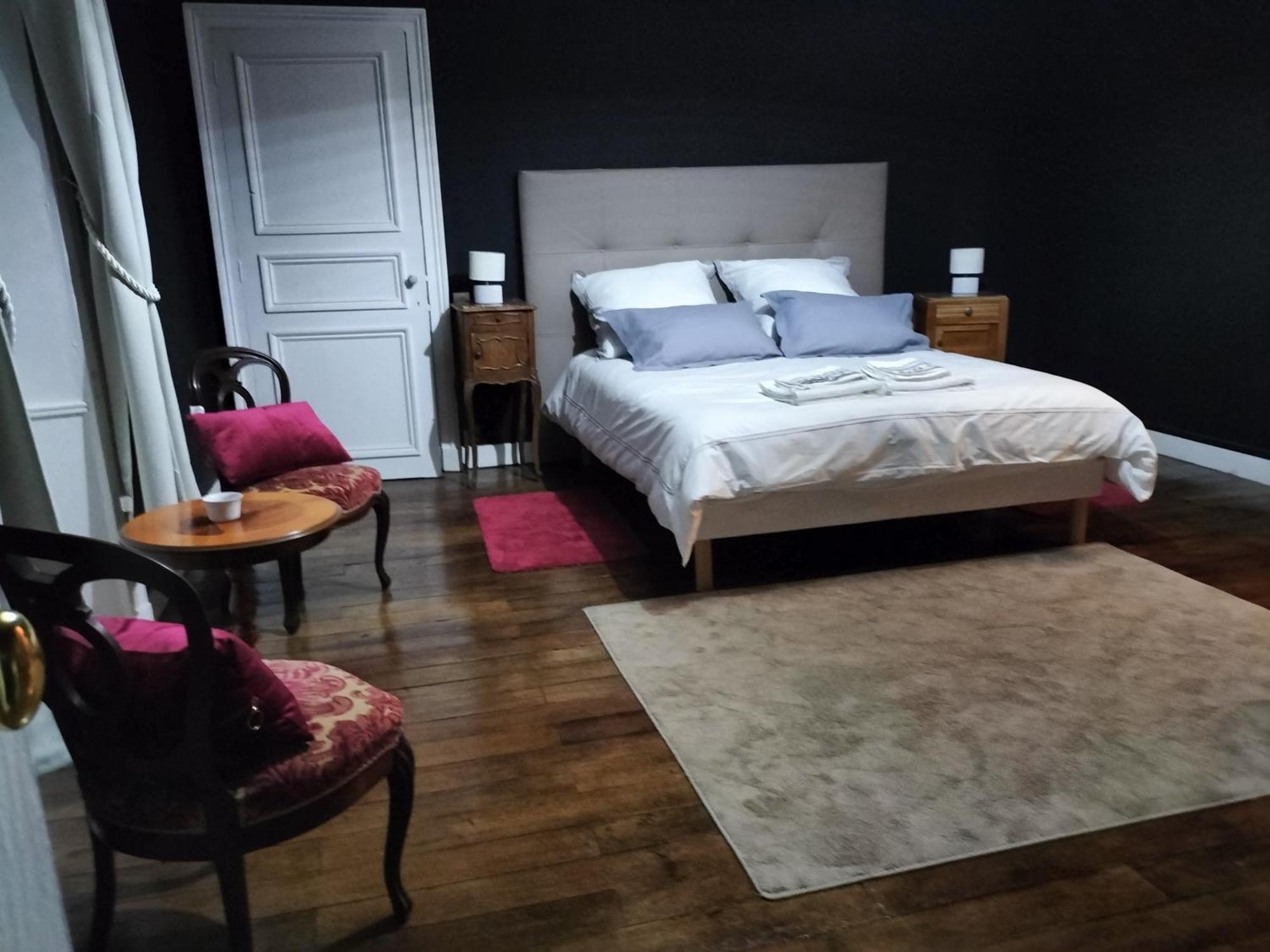 シャントネー Chateau Le Puybelliard Bed & Breakfast エクステリア 写真