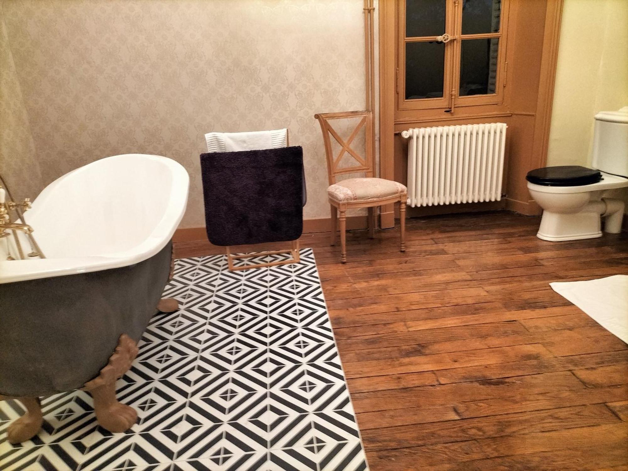 シャントネー Chateau Le Puybelliard Bed & Breakfast エクステリア 写真